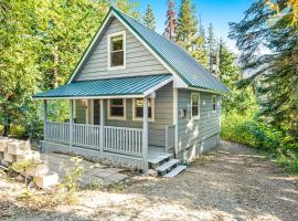 Snowdrop Summit Cabin，位于Snoqualmie Pass的酒店