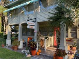 Nature Coast Inn & Cottages，位于Inglis的酒店