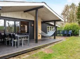 10 person holiday home in R nde