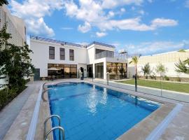 منتجع الصيالية，位于哈伊勒的带泳池的酒店