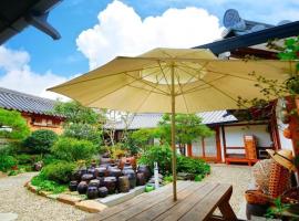 Jeonju Hanok Village Beautiful Garden House，位于全州市的酒店