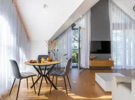 HolidayPlus Multiple Apartments, By Cohost