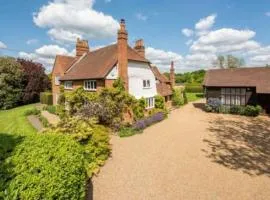 6 Bed Mansion With Tennis Court & Swimming Pool