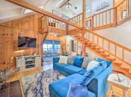 Lake-View Home with Deck and Gas Grill in Bernice!，位于Bernice的酒店