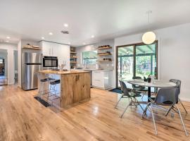 Chic Boulder Home with Yard Less Than 3 Mi to Pearl St!，位于博尔德的别墅