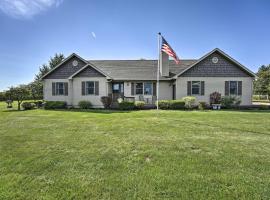 Sturgis Home w/ Yard < 1 Mi to Minnewaukan Lake，位于Sturgis的酒店