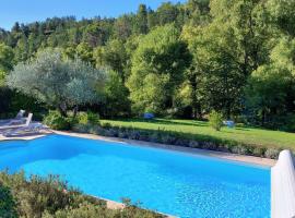Freundliches Haus mit Pool und großem Garten，位于比伊莱巴罗涅的度假屋