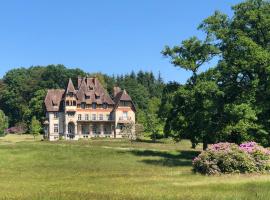 Chateau du Gue aux Biches，位于巴尼奥勒德日洛恩巴尼奥尔-奥恩高尔夫球场附近的酒店