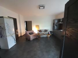 apartmán deVAde se dvěma ložnicemi a WiFi připojením，位于特鲁特诺夫的滑雪度假村
