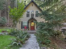 Elk Crossing Cozy Cabin at Crystal Mountain home