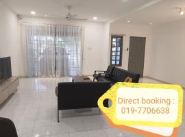 Flora Homestay in Taman Flora，位于峇株巴辖的酒店