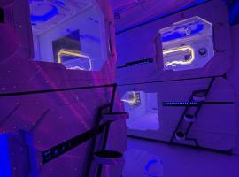 BMAX SPACEPODS sleep in space - 4mins from Mactan Airport，位于Pusok的酒店