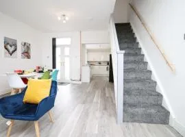 3-Bed Townhouse - Central, Free parking