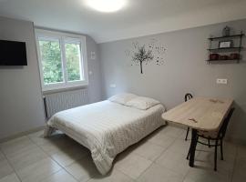 studio 2 personnes entre campagne et plages，位于Questembert的酒店
