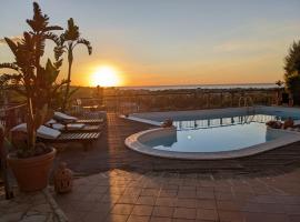Villa Carly Taormina apartment with private pool，位于特拉皮泰罗的度假短租房