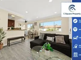 Sunny & Cheerful Near I-10 Queen Beds w Parking!