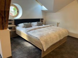 Penzion a Restaurace ZÁMECKÁ VRÁTNICA，位于维佐维采的酒店