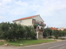 Apartments with a parking space Kraj, Pasman - 8502，位于特孔的酒店