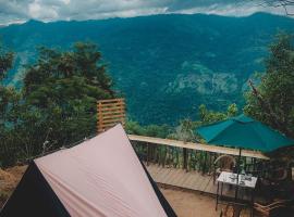 The Cliff Tea Glamping，位于巴杜勒的豪华帐篷营地