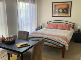 Private room with ensuite and parking close to Wollongong CBD，位于卧龙岗的度假短租房