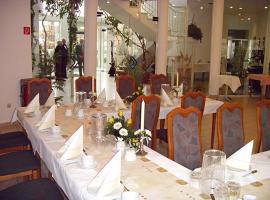 Hotel Zwei Eichen，位于Biederitz的酒店