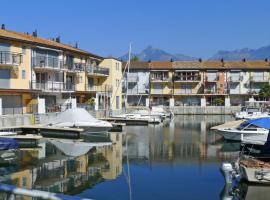 Superbe appartement dans la marina du Bouveret，位于Port-Valais水上公园附近的酒店