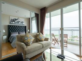 Hua Hin 2 Bedrooms Panorama Sea View Top Floor，位于Ban Sahakham的酒店