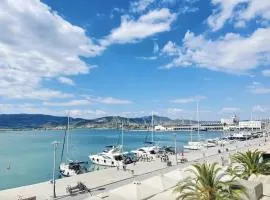 Marine Apartment with sea & port view!