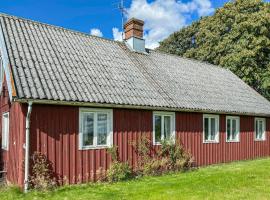Beautiful Home In Laholm With Kitchen，位于拉霍尔姆的度假屋
