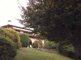 Amazing 3 bedrooms villa with lavish garden, breathtaking lake and mountains view