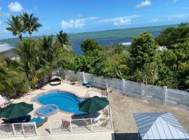 Luxury Oceanview Eco-friendly Villa Near Key West，位于Cudjoe Key的酒店