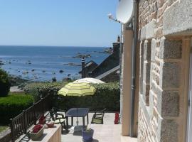 House in Brittany with Stunning Sea View，位于波尔斯波代的酒店