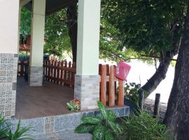 Lena house Flores
