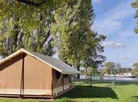Camping Onlycamp La Gâtine，位于Bléré的酒店