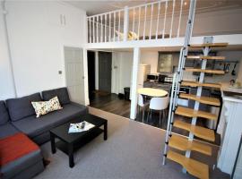Well Appointed Garden Condo in Kensington Olympia，位于伦敦的酒店