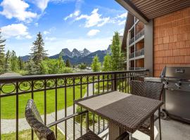 Outstanding Mountain Condo *WATERSLIDE* HOTTUB* hosted by Fenwick Vacation Rentals，位于坎莫尔的酒店