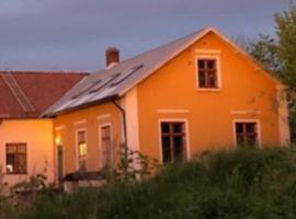 Svinaberga Skola. Eget boende i gammal skolsal.，位于奇维克的酒店