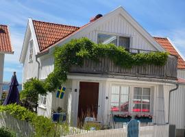 Bekvämt boende mitt i gamla genuina Skärhamn，位于谢尔港的海滩短租房