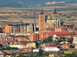 Apartamento Shenzhen en Astorga Camino de Santiago Cochera bicis，位于阿斯托加的酒店