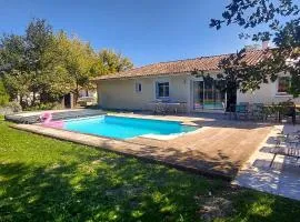 Maison familiale au calme avec piscine securisee