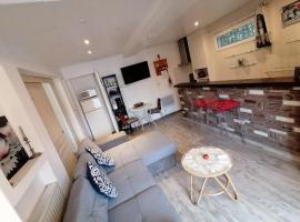 Charmant appartement indépendant, 5 mn de Rouen, avec terrasse, refait à neuf，位于布斯机场 - URO附近的酒店