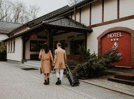 Hotel Dębowe Wzgórze Wellness & Spa - zarezerwuj w maju 2 noclegi a wypożyczenie rowerów będzie GRATIS!，位于亚诺托维克的酒店