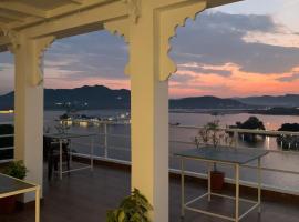 Peacock Guest House - Lake View Hotel In Udaipur，位于乌代浦的酒店