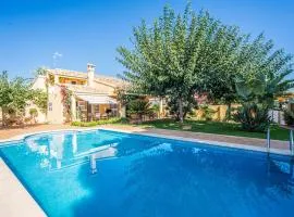 Agradable Villa junto al mar con piscina