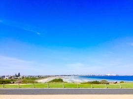 SALT @ North Beach WALLAROO (absolute beachfront)，位于沃拉鲁的酒店