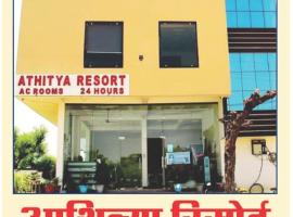 Athitya hotel and resort，位于Sīkar的酒店