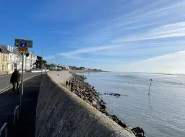 Seaview Apartment with parking