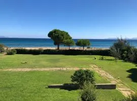 Seaside Villa Hoopoe just steps from the beach