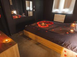 Eden House, Cocon intimiste et romantique avec jacuzzi，位于卡庞特拉的乡村别墅