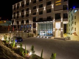 Petra Moon Luxury Hotel，位于瓦迪穆萨考古旅游和酒店管理学院附近的酒店